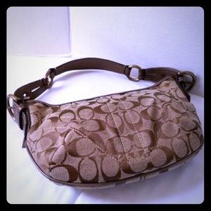 Small tan/brown coach purse